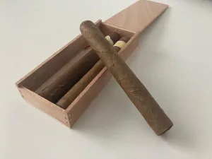 Zigarren in Holzkiste